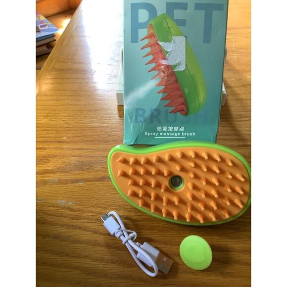 Pet Cleaning Steam Brush Cat Shedding Dog Spritz Comb NIB - Picture 3 of 5